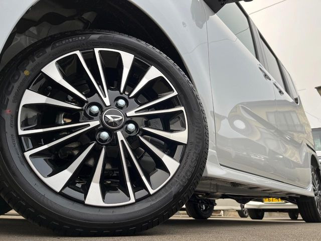 �y����15�C���`�A���~�z�C�[���z�O�ςɃ}�b�`���������A���~�z�C�[���𑕒����Ă���܂��B�e��ЊO�A���~�z�C�[����A�X�^�b�h���X�^�C�����戵�����Ă���܂��B���񂲑��k����������