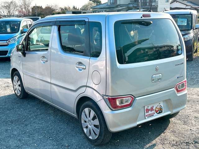 ���X�ł͌y�����Ԃ��畁�ʎԂ܂ŕ��L���I�[�����[�J�[�̎Ԏ�E�F�E�O���[�h��L�x�ɑ����Ă���܂��B