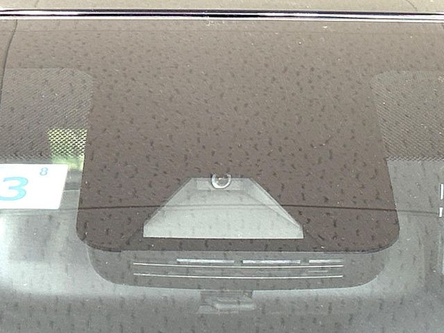 �y�g���^�Z�[�t�e�B�Z���X�z���s���ɑO���̎ԗ�����F�����A�Փ˂������Ȏ��͌x��ƃu���[�L�ŏՓˉ���Ɣ�Q�y�����A�V�X�g�B�����S�Ƀh���C�u�����y���݂��������܂��B