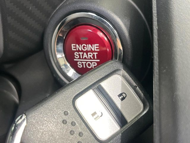 �yHonda�X�}�[�g�L�[�z�J�o����|�P�b�g�ɓ��ꂽ�܂܂ł��h�A�̎{���E�������\�ȃX�}�[�g�L�[�𑕔��B�G���W���̃I���E�I�t�����J�M�����o���K�v����������Ƃ��Ă��֗��ł���