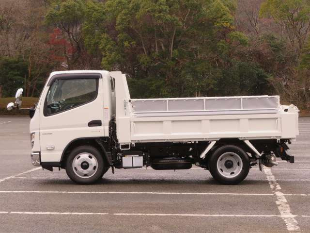 キャンターダンプ