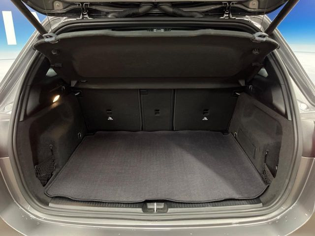 ●トランクルーム:趣味が広がる収容スペース!これだけの広さがあればお買い物やレジャーなどにも最適です!使用感も少なくきれいな状態を維持しております。