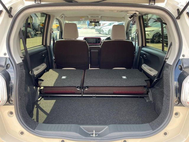 ���i�̂���������ʋ΁A���}���ɏ\���ȉ׎��X�y�[�X���m�ۂ��Ă���܂��B�Z�J���h�V�[�g��|���ƁA�傫�ȉו��̐ύڂ��\�ł���