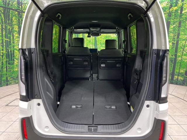 ���i�̂���������ʋ΁A���}���ɏ\���ȉ׎��X�y�[�X���m�ۂ��Ă���܂��B�Z�J���h�V�[�g��|���ƁA�傫�ȉו��̐ύڂ��\�ł���