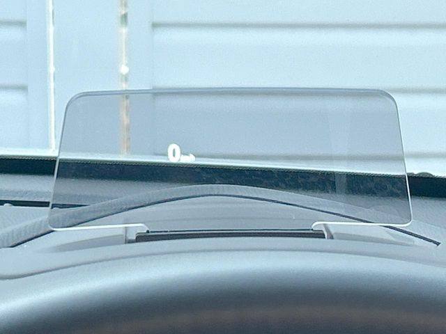 �y�w�b�h�A�b�v�f�B�X�v���C�z���݂̑��x�⑖�s�����f�W�^���\���ŉ^�]�ȑO���̃K���X�ɓ��e!�^�]���A�ڐ������炳���K�v�ȏ����m�F�ł���̂łƂ��Ă��֗��ň��S!