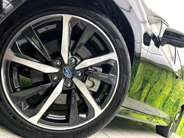 �y����18�C���`�A���~�z�C�[���z�O�ςɃ}�b�`���������A���~�z�C�[���𑕒����Ă���܂��B�e��ЊO�A���~�z�C�[����A�X�^�b�h���X�^�C�����戵�����Ă���܂��B���񂲑��k����������