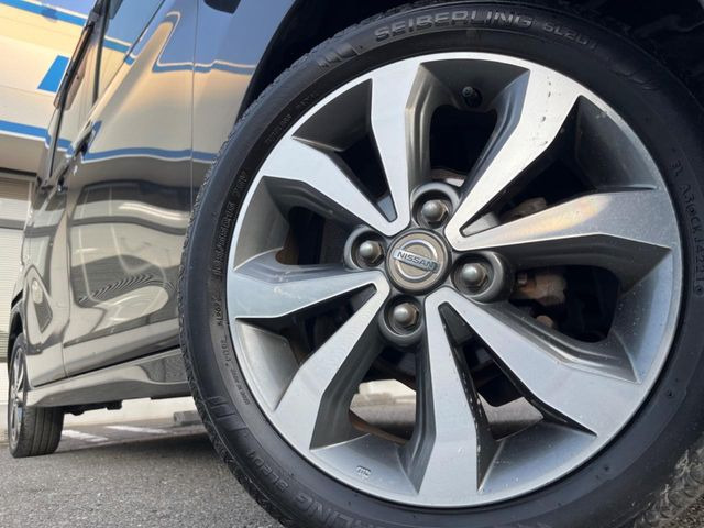 �y����15�C���`�A���~�z�C�[���z�O�ςɃ}�b�`���������A���~�z�C�[���𑕒����Ă���܂��B�e��ЊO�A���~�z�C�[����A�X�^�b�h���X�^�C�����戵�����Ă���܂��B���񂲑��k����������