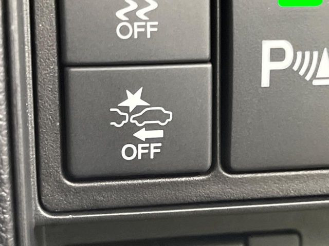 �y�z���_�Z���V���O�z���s���ɑO���̎ԗ�����F�����A�Փ˂������Ȏ��͌x��ƃu���[�L�ŏՓˉ���Ɣ�Q�y�����A�V�X�g�B�����S�Ƀh���C�u�����y���݂��������܂��B