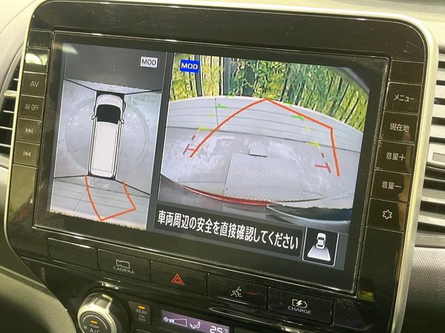【全周囲カメラ】専用のカメラにより、上から見下ろしたような視点で360度クルマの周囲を確認することができます☆死角部分も確認しやすく、狭い場所での切り返しや駐車もスムーズに行えます。