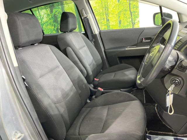 運転席シート廻りは使用感も少なく、良好な状態となっています。丁寧に使われていたことがよくわかりますね。