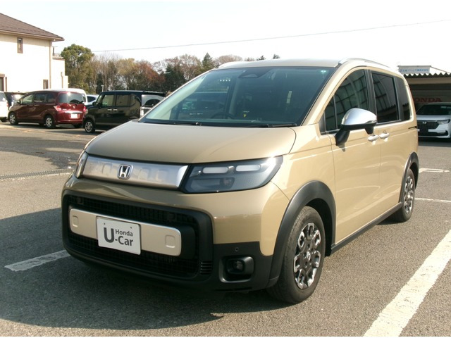 フリード1.5 e:HEV クロスター