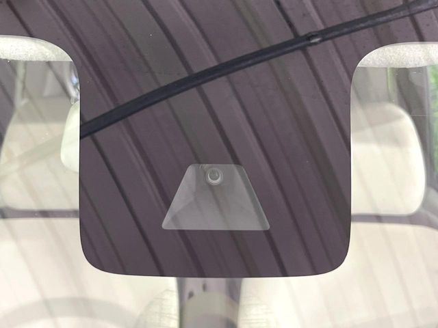 �y�G�}�[�W�F���V�[�u���[�L�z���s���ɑO���̎ԗ�����F�����A�Փ˂������Ȏ��͌x��ƃu���[�L�ŏՓˉ���Ɣ�Q�y�����A�V�X�g�B�����S�Ƀh���C�u�����y���݂��������܂��B