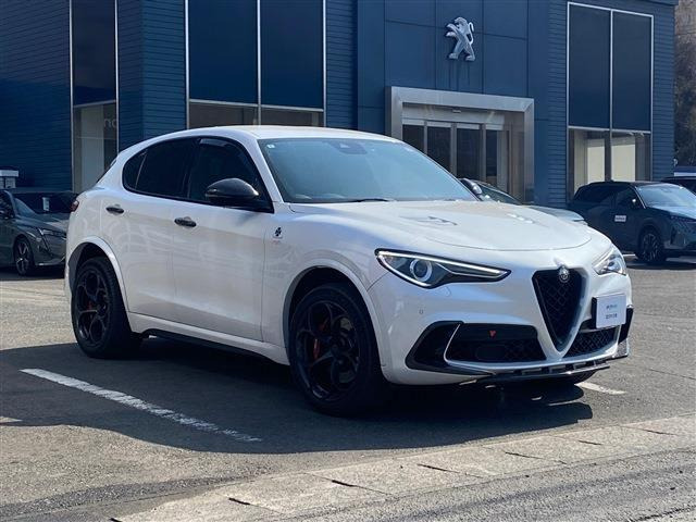 ステルヴィオ2.9 V6 ビターボ クアドリフォリオ 4WD