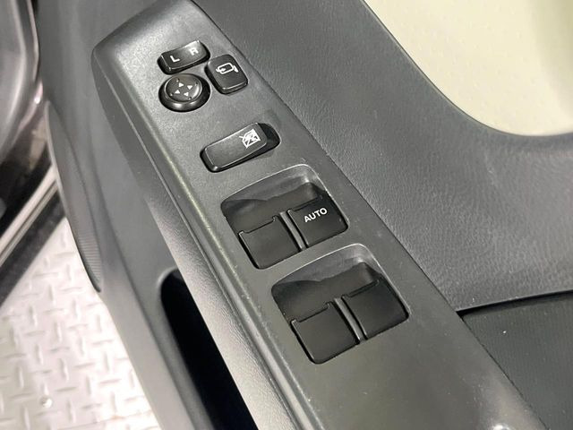 �y�d���i�[�~���[�z�T�C�h�~���[�͓d���i�[���ƂȂ��Ă���A�������ԏ�ł��L�Y�������X�N��}�����܂��B