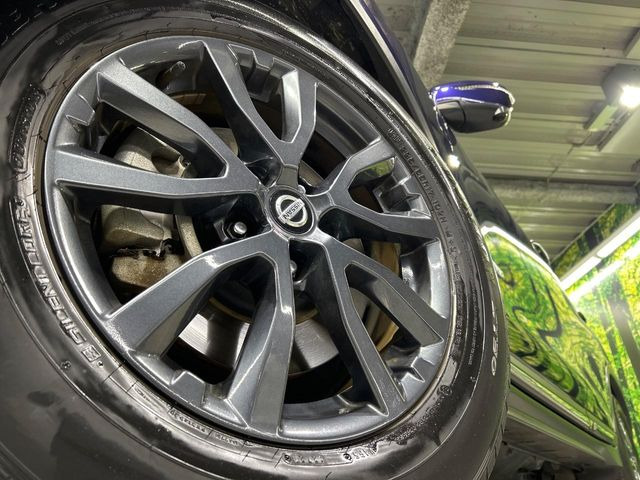 �y����17�C���`�A���~�z�C�[���z�O�ςɃ}�b�`���������A���~�z�C�[���𑕒����Ă���܂��B�e��ЊO�A���~�z�C�[����A�X�^�b�h���X�^�C�����戵�����Ă���܂��B���񂲑��k����������