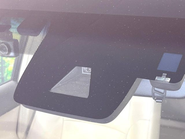 【トヨタセーフティセンス】走行中に前方の車両等を認識し、衝突しそうな時は警報とブレーキで衝突回避と被害軽減をアシスト。より安全にドライブをお楽しみいただけます。