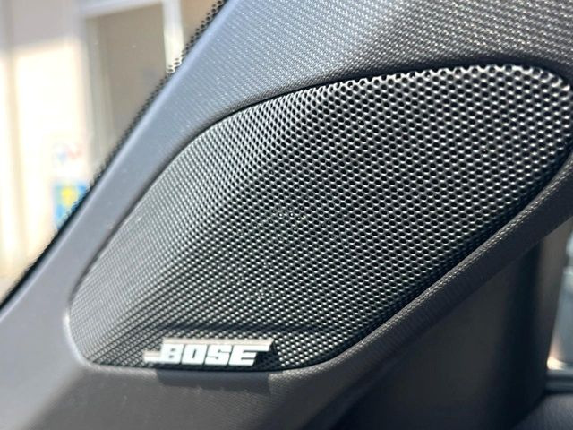 �yBOSE�T�E���h�V�X�e���z���[�J�[�I�v�V�����̍��i�ʃT�E���h�V�X�e���𓋍ځB��p�̃`���[�j���O���{���ꂽ�召�l�X�ȃX�s�[�J�[����ǎ��ȃT�E���h���t�ł��A�Տꊴ���ӂ�鉹����Ԃ����o���܂��B