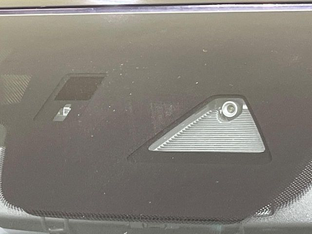 �y�X�}�[�g�u���[�L�T�|�[�g�z���s���ɑO���̎ԗ�����F�����A�Փ˂������Ȏ��͌x��ƃu���[�L�ŏՓˉ���Ɣ�Q�y�����A�V�X�g�B�����S�Ƀh���C�u�����y���݂��������܂��B