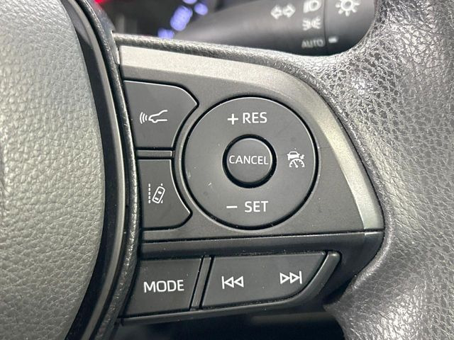【レーダークルーズコントロール】高速道路での長距離走行が楽に!!自動で速度を保つクルーズコントロールが、衝突軽減システムと連携し、前方の車両を感知して車間を保つように速度調節してくれます!!
