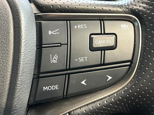 【レーダークルーズコントロール】高速道路での長距離走行が楽に!!自動で速度を保つクルーズコントロールが、衝突軽減システムと連携し、前方の車両を感知して車間を保つように速度調節してくれます!!