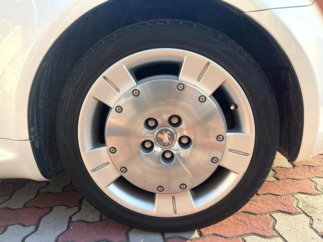 【アルミホイール】外観にマッチしたアルミホイールを装着しております。各種アルミホイールや、スタッドレスタイヤも取扱いしております。是非ご相談ください♪