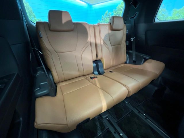 3列目シートはもちろん状態良好☆大人でもゆったりと座って頂けますので、大人数でのお出かけもラクラクです♪ご家族で、気の知れた仲間で、ドライブに行くのが楽しみですね♪