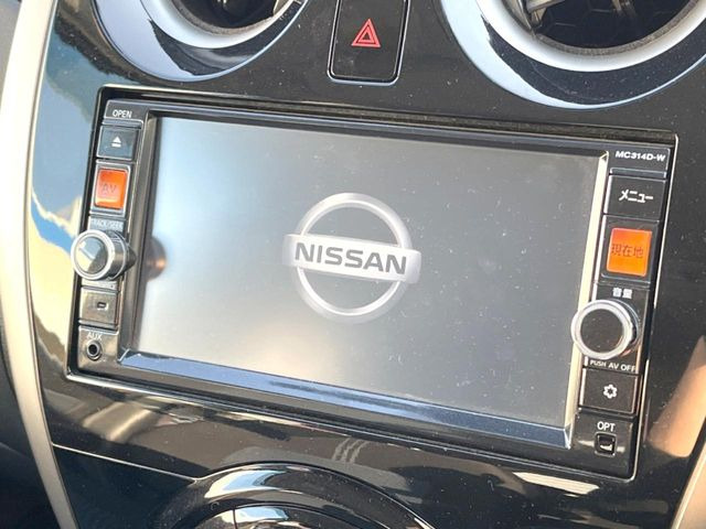 �y�����i�r�z�l�C�̏����i�r�𑕔����Ă���܂��B�i�r�̎g���₷���͂������A�I�[�f�B�I�@�\���[��!�L�����v�◷�s�͂������A�ʋ΂┃�����ȂǕ��i�̃h���C�u���y�����Ȃ�͂���