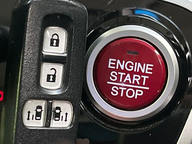 �yHonda�X�}�[�g�L�[�z�J�o����|�P�b�g�ɓ��ꂽ�܂܂ł��h�A�̎{���E�������\�ȃX�}�[�g�L�[�𑕔��B�G���W���̃I���E�I�t�����J�M�����o���K�v����������Ƃ��Ă��֗��ł���