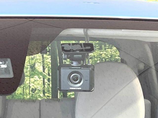 【ドライブレコーダー】ドライブレコーダー装備!走行中はもちろん、あおり運転や事故に遭遇した際、映像で記録し、万一のリスクに備えます。※記録用SDカードはお客様ご自身でご準備いただく必要があります。