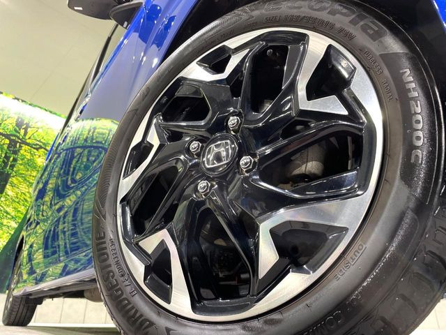 �y����15�C���`�A���~�z�C�[���z�O�ςɃ}�b�`���������A���~�z�C�[���𑕒����Ă���܂��B�e��ЊO�A���~�z�C�[����A�X�^�b�h���X�^�C�����戵�����Ă���܂��B���񂲑��k����������