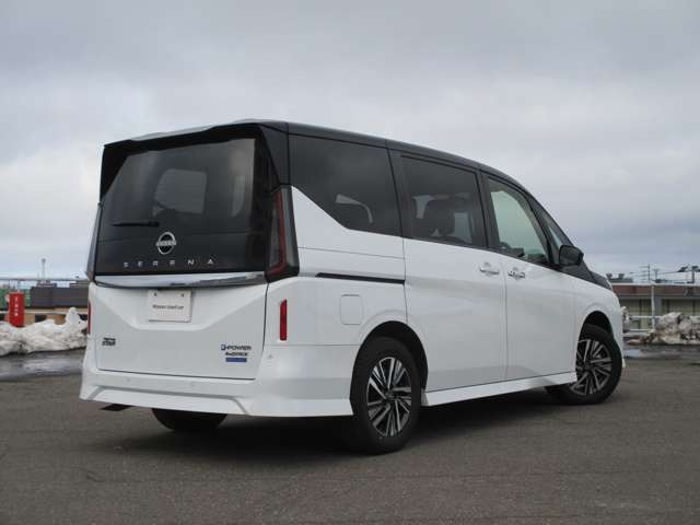 セレナ1.4 e-4ORCE ハイウェイスターV 4WD