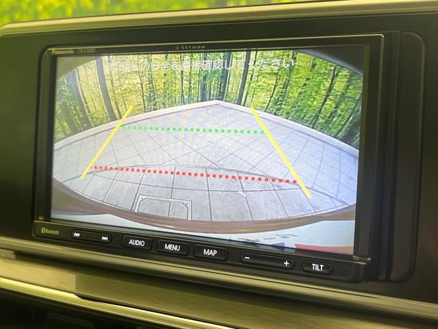 【バックカメラ】駐車時に後方がリアルタイム映像で確認できます。大型商業施設や立体駐車場での駐車時や、夜間のバック時に大活躍!運転スキルに関わらず、今や必須となった装備のひとつです!