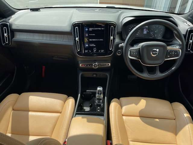 XC40B4 AWD インスクリプション 4WD