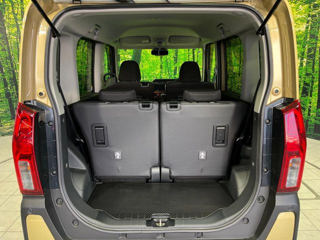 ���i�̂���������ʋ΁A���}���ɏ\���ȉ׎��X�y�[�X���m�ۂ��Ă���܂��B�Z�J���h�V�[�g��|���ƁA�傫�ȉו��̐ύڂ��\�ł���