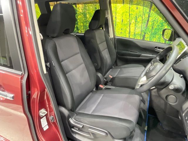 運転席シート廻りは使用感も少なく、良好な状態となっています。前オーナー様が丁寧に使っていたことがよくわかりますね。
