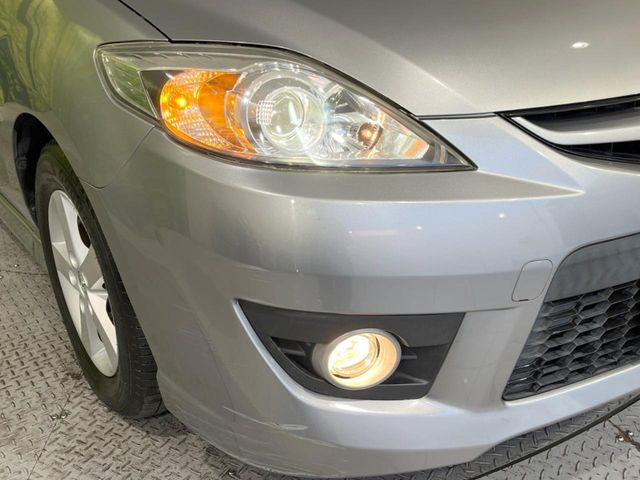 【HIDヘッドライト】非常に明るく前方を照らしてくれるので、悪天候や夜間の走行時も視界良好で安心してお乗りいただけます。