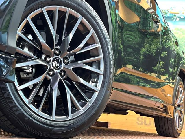 �y����20�C���`�A���~�z�C�[���z�O�ςɃ}�b�`���������A���~�z�C�[���𑕒����Ă���܂��B�e��ЊO�A���~�z�C�[����A�X�^�b�h���X�^�C�����戵�����Ă���܂��B���񂲑��k����������