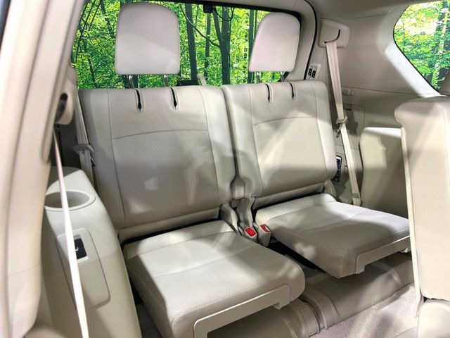3列目シートはもちろん状態良好☆大人でもゆったりと座って頂けますので、大人数でのお出かけもラクラクです♪ご家族で、気の知れた仲間で、ドライブに行くのが楽しみですね♪