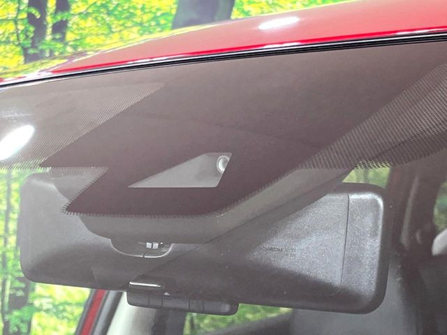 �y�C���e���W�F���g�G�}�[�W�F���V�[�u���[�L�z�t�����g�J�����őO���̎ԗ�����s�҂����m�B�Փ˂������Ȏ��͏Փ˔�Q�y���u���[�L���쓮�A�Փˉ�����T�|�[�g�B�����S�Ƀh���C�u�����y���݂��������܂��B