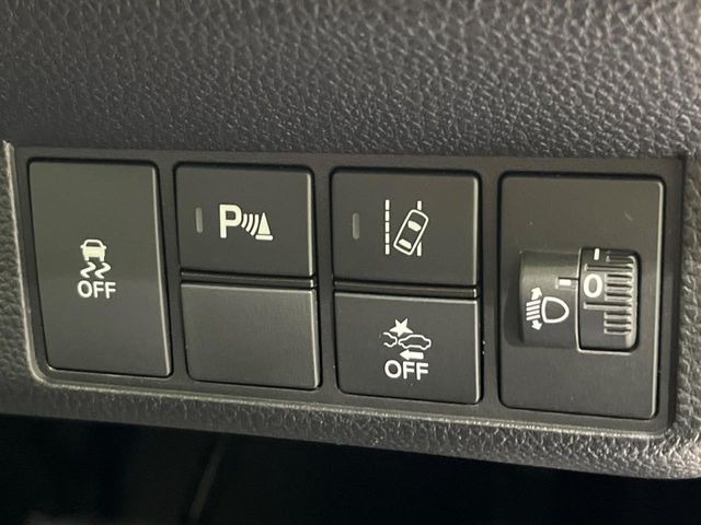 �y�z���_�Z���V���O�z���s���ɑO���̎ԗ�����F�����A�Փ˂������Ȏ��͌x��ƃu���[�L�ŏՓˉ���Ɣ�Q�y�����A�V�X�g�B�����S�Ƀh���C�u�����y���݂��������܂��B