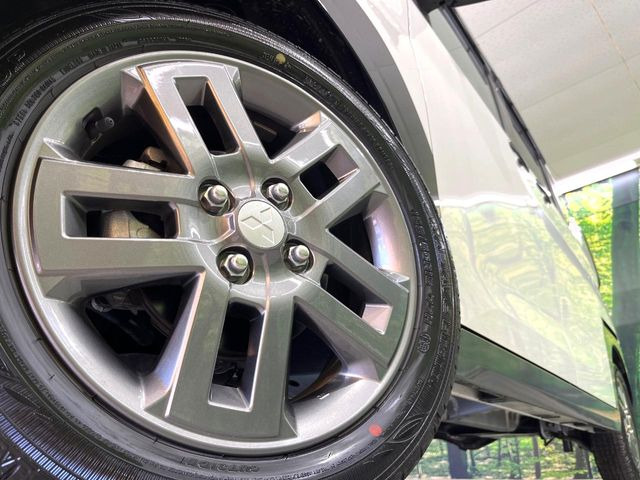 �y����15�C���`�A���~�z�C�[���z�O�ςɃ}�b�`���������A���~�z�C�[���𑕒����Ă���܂��B�e��ЊO�A���~�z�C�[����A�X�^�b�h���X�^�C�����戵�����Ă���܂��B���񂲑��k����������
