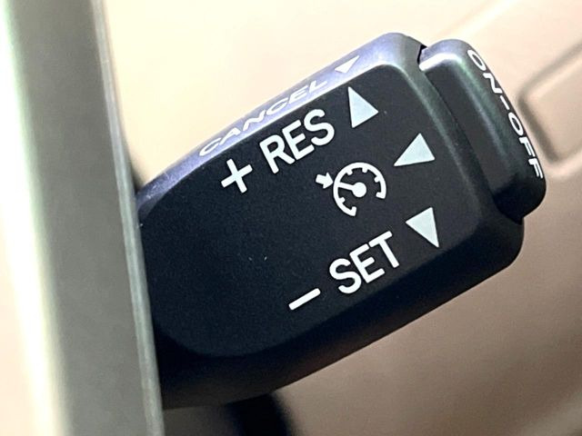 �y�N���[�Y�R���g���[���z�������H�����N���N���s�B�A�N�Z���𗣂��Ă���葬�x�ő��s���ł��A�������^�]���̕��S���y��!�����E�������ȒP�ȃX�C�b�`����Œ����ł��܂��B