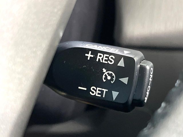 �y�N���[�Y�R���g���[���z�������H�����N���N���s�B�A�N�Z���𗣂��Ă���葬�x�ő��s���ł��A�������^�]���̕��S���y��!�����E�������ȒP�ȃX�C�b�`����Œ����ł��܂��B