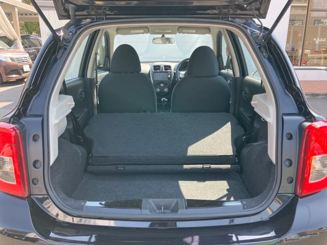 ���i�̂���������ʋ΁A���}���ɏ\���ȉ׎��X�y�[�X���m�ۂ��Ă���܂��B�Z�J���h�V�[�g��|���ƁA�傫�ȉו��̐ύڂ��\�ł���