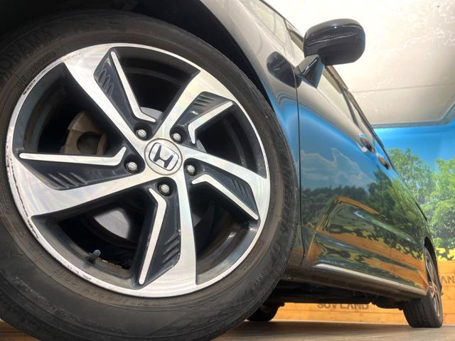 �y����17�C���`�A���~�z�C�[���z�O�ςɃ}�b�`���������A���~�z�C�[���𑕒����Ă���܂��B�e��ЊO�A���~�z�C�[����A�X�^�b�h���X�^�C�����戵�����Ă���܂��B���񂲑��k������