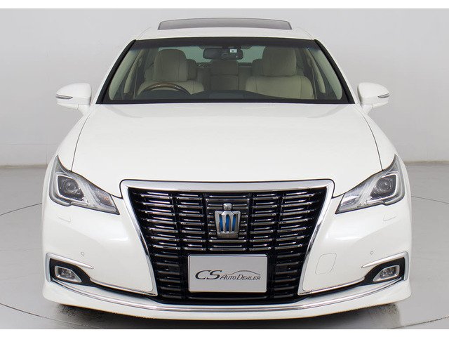 禁煙車です!室内は嫌なニオイも無く、すごく綺麗な状態です!禁煙車・・特にセダンタイプのお車では少ないですよね!!タバコのニオイが苦手なお客様必見です!快適にご乗車頂けます!!