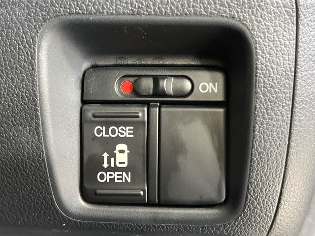 �y�p���[�X���C�h�h�A�z�X�}�[�g�L�[��^�]�Ȃ̃X�C�b�`�ŃX���C�h�h�A�̊J���\���d��������͂����ăh�A���J����K�v�������A���������q�l�ł��A�d���ו��������Ă��鎞�����N�ɊJ���߂ł��܂���