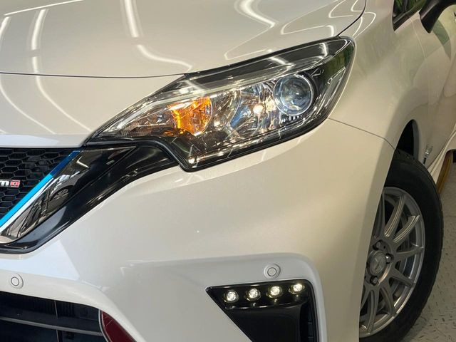 �yLED�w�b�h���C�g�z���V����ԑ��s�����ǍD�Ȏ��E���m�ۂ����S���ĉ^�]�ł��鍂�P�xLED�w�b�h���C�g�𑕔�!�_�����x�������A����d�͂��}�����Ă��܂��B