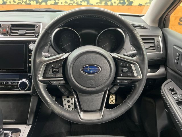 �y�����v�����X�e�A�����O�z�㎿�Ȋv���g�p���邱�ƂŁA��ɂ����������݂ƂĂ��^�]���₷���n���h���ł���