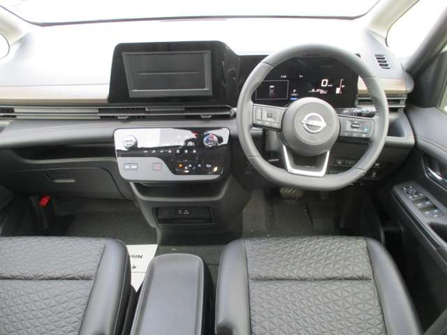 セレナ1.4 e-4ORCE ハイウェイスターV 4WD